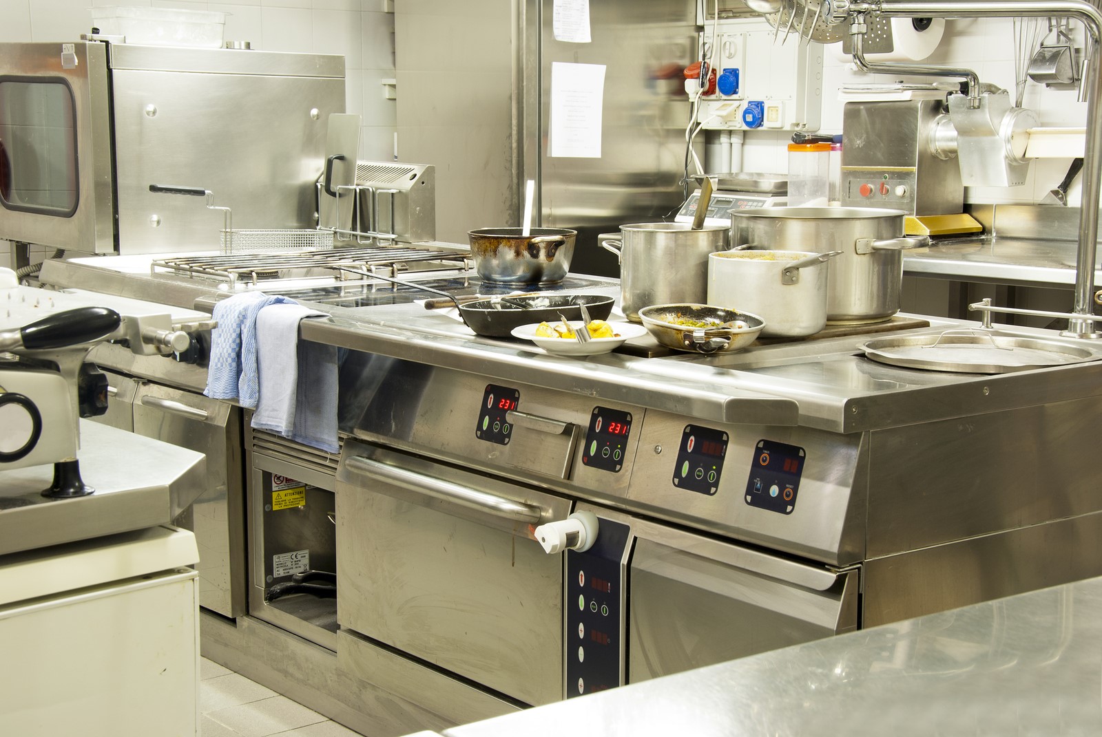 Benefits of Routine Commercial Kitchen Maintenance 